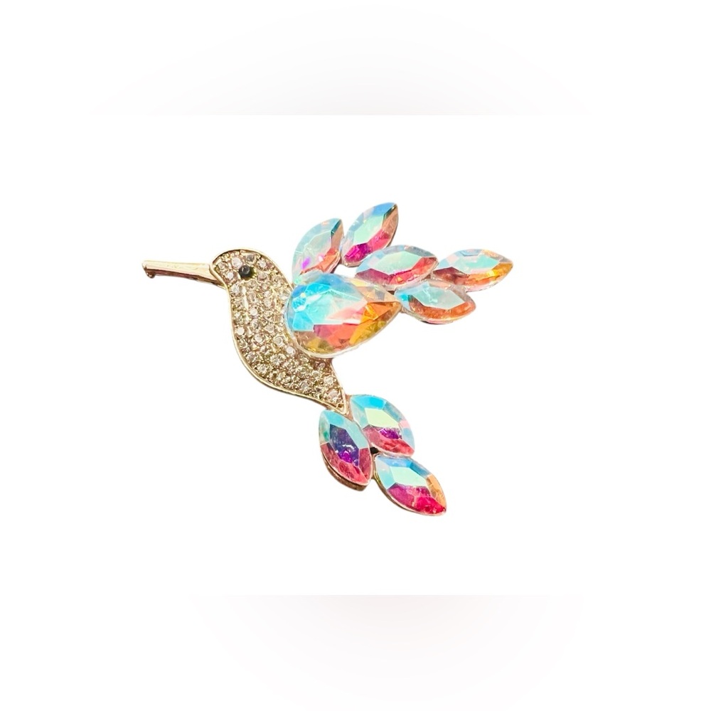 Gold-Toned Hummingbird Brooch with Iridescent Glass – A Dance of Light and Flame
